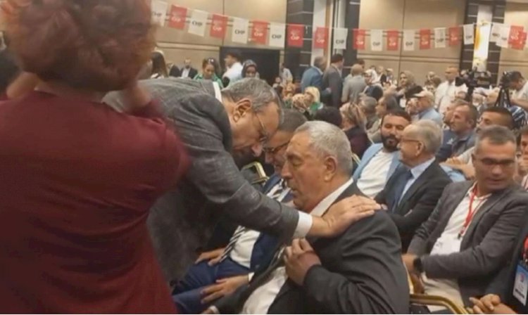 CHP'de olaylı kongre: Belediye başkanı ile il başkanı birbirine girdi