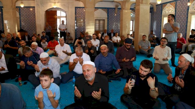 Şehit olan askerler için Bakü'de gıyabi cenaze namazı kılındı