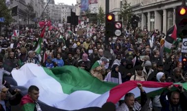 İsrail - Hamas Savaşı: Londra'da binlerce kişi, Filistin'e destek yürüyüşü'ne katıldı