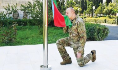Aliyev Hankendi ve Hocalı’da bayrağı göndere çekti