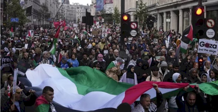 İsrail - Hamas Savaşı: Londra'da binlerce kişi, Filistin'e destek yürüyüşü'ne katıldı