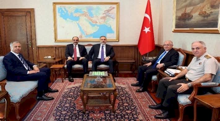Anket sezonu ve AKP'nin içi