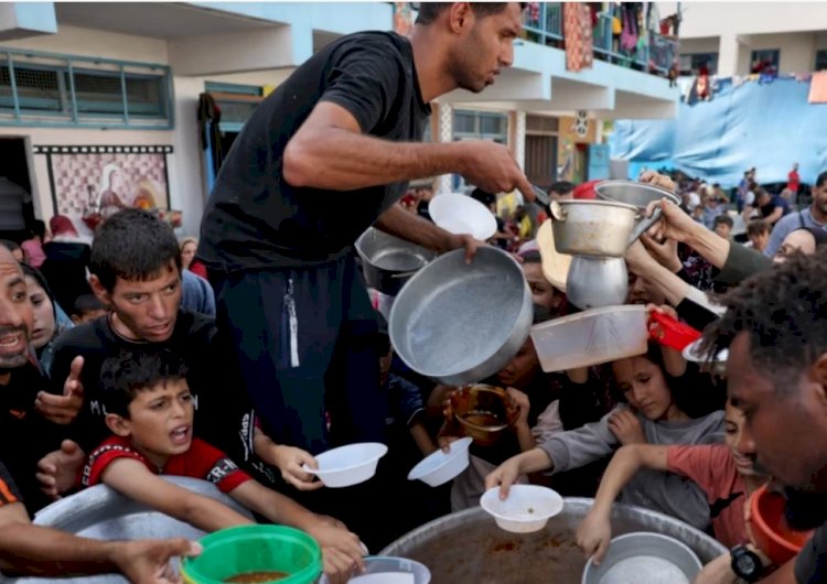 Gazze'de evlerinden olanlar kötü hijyen şartları ve kalabalık nedeniyle hastalanıyor