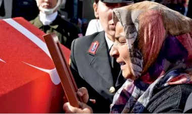 Şehit evlada son bakış