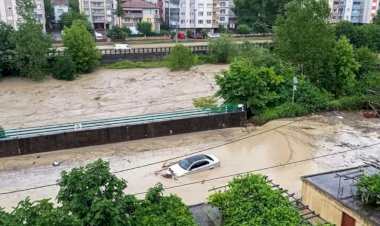 Türkiye genelinde fırtına ve şiddetli yağış: 9 ölü, 11 denizci kayıp