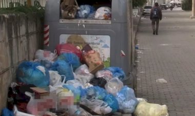 İzmir Çiğli çöp yığını oldu! Vatandaşlar isyan etti