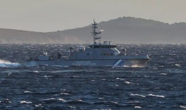 İstanbul'a giden yük gemisi Midilli açıklarında battı