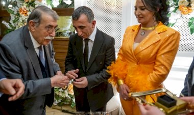 Turgay Akyüz ve Gözde Meral'ın Nişan Töreni Türkiye'nin Gündeminde