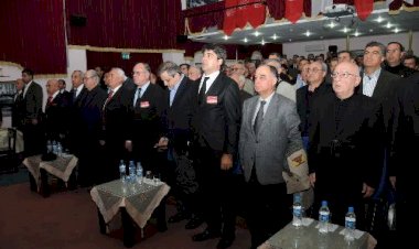 CHP İzmir Milletvekili İstiklal Marşı okunurken ne yapmıştı?