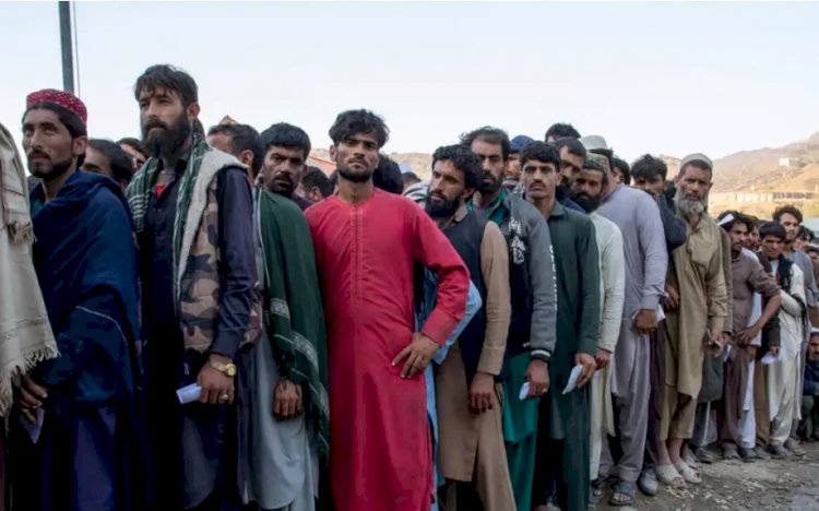 Pakistan 200 bin Afgan sığınmacıyı sınır dışı etti