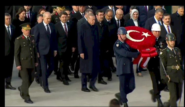 Gazi için Anıtkabir'de resmi tören