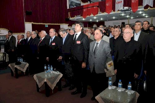CHP İzmir Milletvekili İstiklal Marşı okunurken ne yapmıştı?