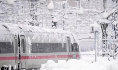 Almanya'da kar ve tipi: Münih'te ulaşım durdu