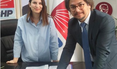 Menderes’te CHP İlçe Başkanlığı İçin Yarışa Giren Renkli Kişilik: Doç. Dr. Turgut Gümüşoğlu