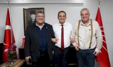 Olgun Atila'ya Bornova'da Sevgi Sel! Sağanak Yağmura Rağmen Miting Alanında