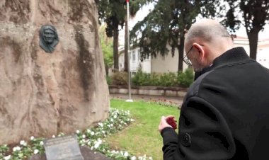 Buğra Gökce İzmir Mesaisine Başladı, CHP İl Başkanlığı'na Adaylık Dosyasını Teslim Edecek