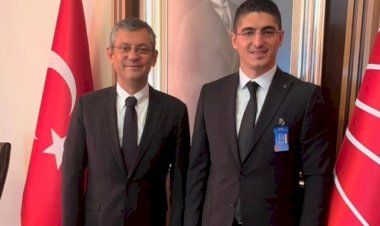 Mustafa Anıl Feroğlu Başkan Aday Adaylığını Açıkladı: "Karşıyaka'dan Rekor Oy Alacağız"