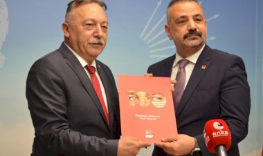 Tacettin Bayır ve Musa Çam, İzmir Büyükşehir Belediye Başkanlığı İçin CHP Aday Adaylığına Başvurdu