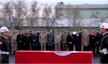 Pençe-Kilit Operasyonu bölgesinde şehit olan asker için Şırnak'ta tören yapıldı
