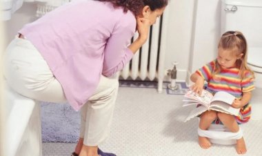 Çocuğunuzun Tuvalet Eğitimine Hazır Olduğunu Gösteren 7 İşaret