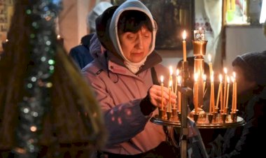 Ukrayna Noel’i kutlarken, savaşta taraflar birbirlerini sivil kayıplar nedeniyle suçluyor