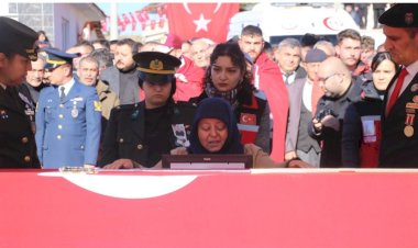 Şehit Oğluna Vedası Yürekleri Burktu