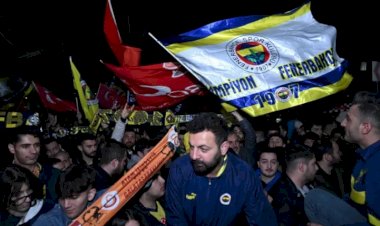 Galatasaray ve Fenerbahçe, Suudi yetkililer 'Atatürk tişörtleri ve pankartlarına izin vermeyince' maçı oynamadan Türkiye'ye döndü