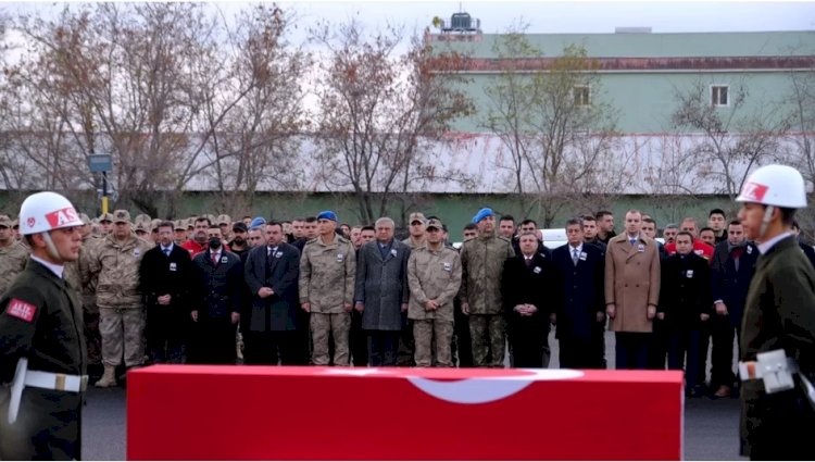 Pençe-Kilit Operasyonu bölgesinde şehit olan asker için Şırnak'ta tören yapıldı