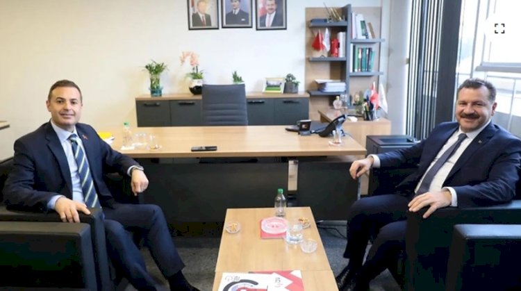 CHP Adayı Ahmet Akın, AKP Belediye Başkanı Yücel Yılmaz’ı Ziyaret Etti