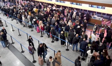 Kosovalılar Schengen bölgesinde vizesiz seyahate başladı