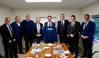 İMAMOĞLU, ‘OLİMPİYATA DESTEK YOLCULUĞU’NU ENKA İLE DEVAM ETTİRDİ