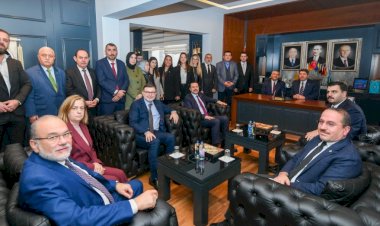 Adalet Bakanı Tunç'tan MHP İzmir İl Başkanlığına ziyaret