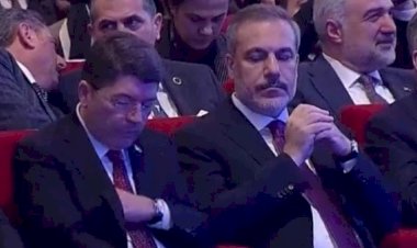 Hakan Fidan'ın o bakışı gündeme oturdu