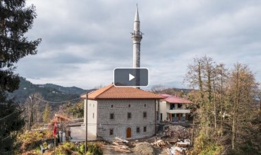 Rize'de Tarihi Cami, Yıldırım Çarpmasıyla Alev Aldı