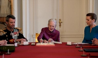 Danimarka'da taht Kral X. Frederik'in