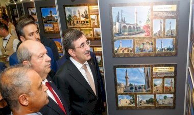 "İzler Silinmeden" Fotoğraf Sergisi Ankara'da Sanatseverlerle Buluştu