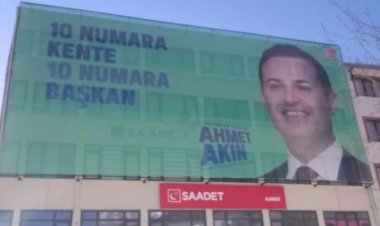 Balıkesir'de Saadet Partisi Binasına Ahmet Akın Pankartı Asıldı