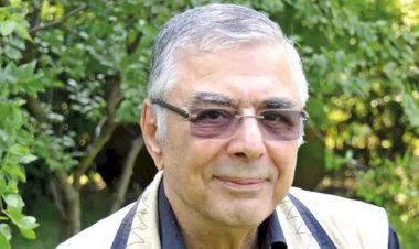 İstihbaratçı “whistleblower”ın cenazesindeki çelenkler