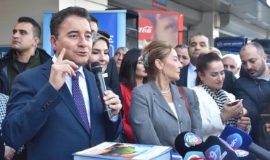 Ali Babacan İzmir'de DEVA Partisi İçin Konuştu: "İyi ki DEVA'yı Kurmuşuz"