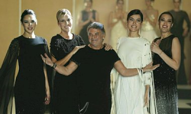 ÜNLÜ MODACI AHMET ERARSLAN’DAN MUHTEŞEM BİR DEFİLE.