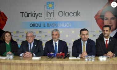 AKP'den İstifa Eden Belediye Başkanı İYİ Parti'ye Katıldı