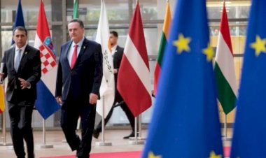İsrailli bakan, ‘iki devletli çözüm’ konulu AB Dışişleri Bakanları toplantısında ‘Gazze’ye yapay ada’ videosu gösterdi