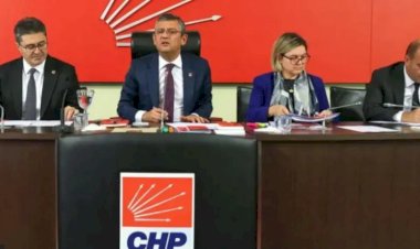 CHP, İzmir için Cemil Tugay'ı aday gösterdi; mevcut belediye başkanı Tunç Soyer