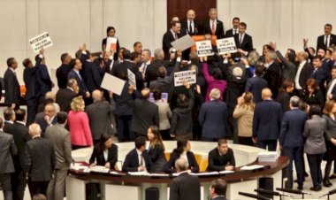 TBMM’de Can Atalay’ın vekilliği protestolar eşliğinde düşürüldü: Şimdi ne olacak?