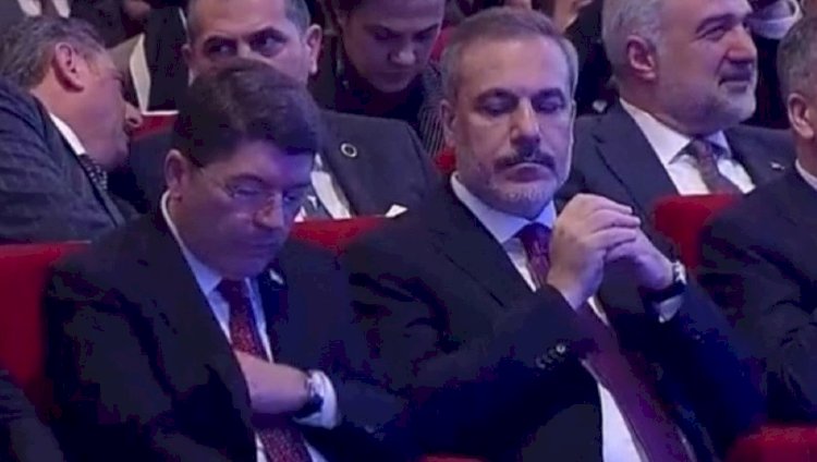 Hakan Fidan'ın o bakışı gündeme oturdu
