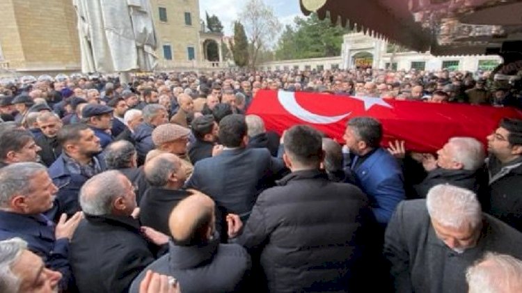 Cenazede birleşen ülkücüler...