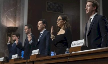 Mark Zuckerberg, ABD Senatosu'nda verdiği ifadede sosyal medya mağduru ailelerden özür diledi