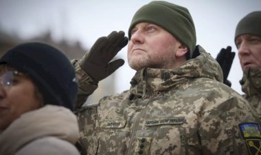 Ukrayna Devlet Başkanı Vladimir Zelenskiy, Genel Kurmay Başkanı Valeriy Zalujnıy'ı görevden aldı