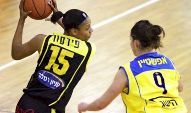 İrlanda kadın milli basketbol takımı, İsrail takımıyla seremonide el sıkışmayı reddetti