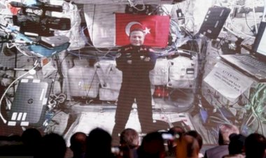 İlk Türk astronot Alper Gezeravcı Dünya'ya döndü